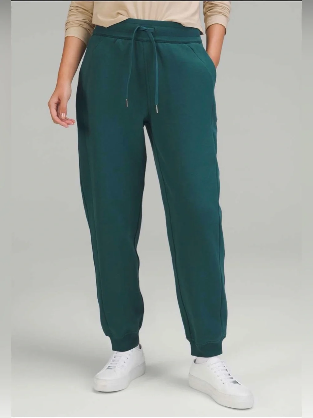 Lululemon Scuba High-Rise Relaxed Fit Jogger in Green Jasper Womens 2